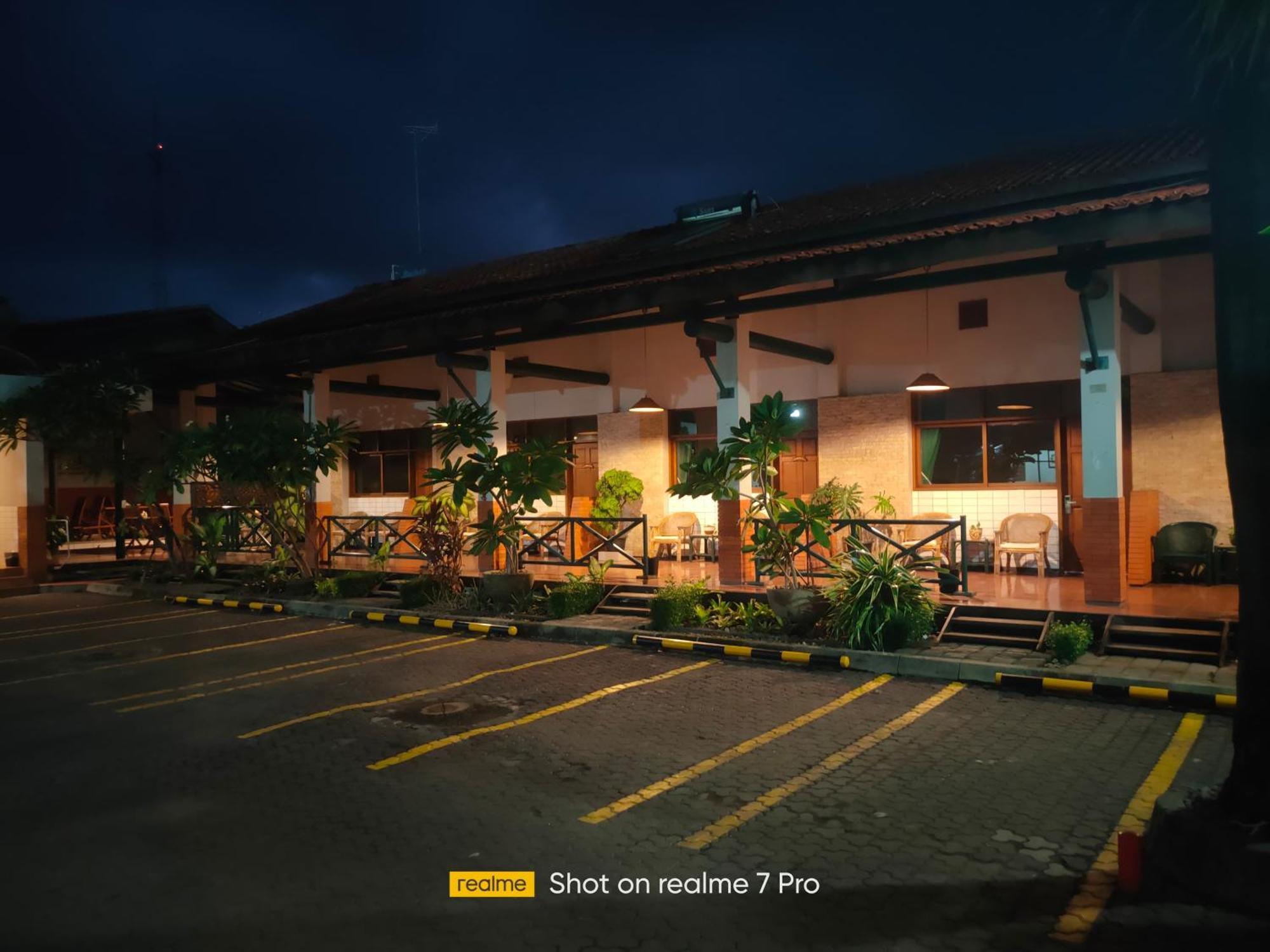 Hotel Aneka Baru Sleman  Eksteriør billede
